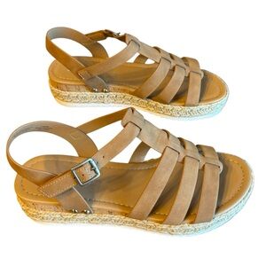Sarah Jayne girls Trader-S brown platform sandals. Size 5. New!
